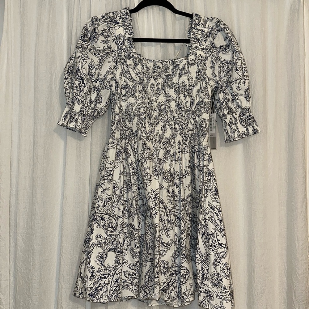 1 State Blue & White Floral Short Sleeve Smocked Puff Shoulder Dress